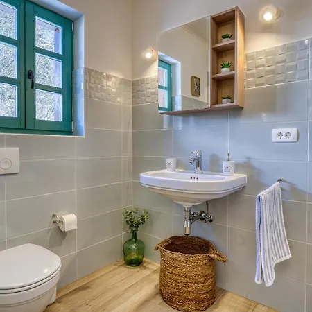 Holiday home Hariata By Interhome